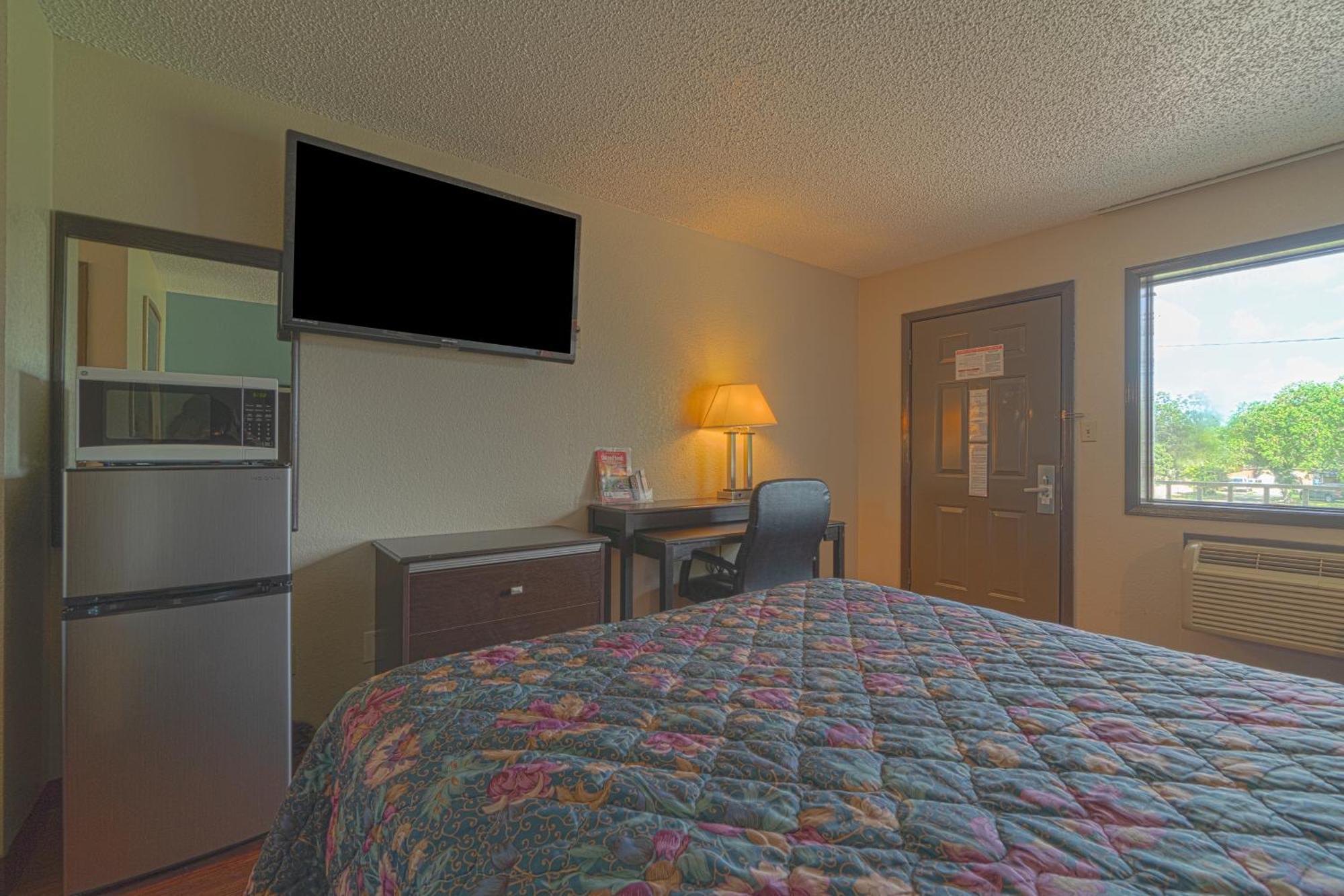 Regency Inn & Suites By Oyo Bay City Tx Zewnętrze zdjęcie