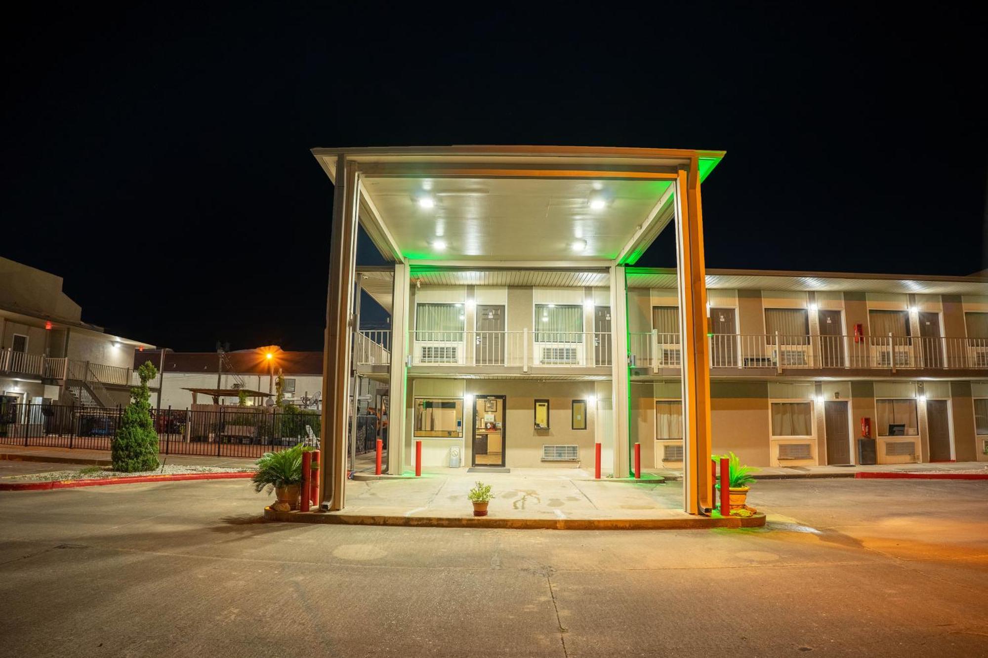 Regency Inn & Suites By Oyo Bay City Tx Zewnętrze zdjęcie